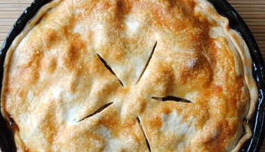 Skillet Apple Pie: A Fast and Straightforward Dessert Recipe